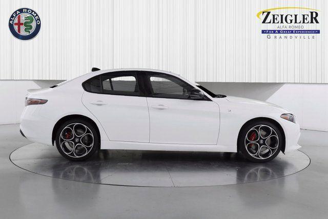 2024 Alfa Romeo Giulia GIULIA Ti AWD 2024 Alfa Romeo Giulia GIULIA Ti AWD