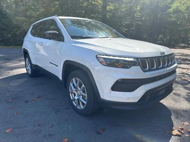 2023 Jeep Compass COMPASS LATITUDE LUX 4X4