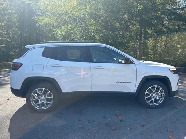 2023 Jeep Compass COMPASS LATITUDE LUX 4X4