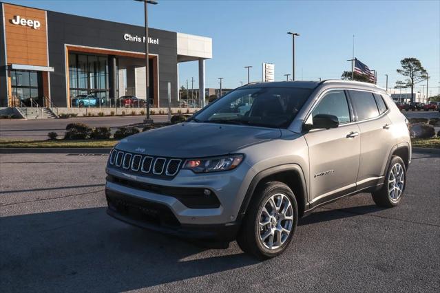 2023 Jeep Compass COMPASS LATITUDE LUX 4X4