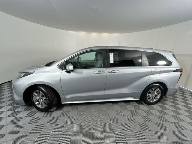 2021 Toyota Sienna LE