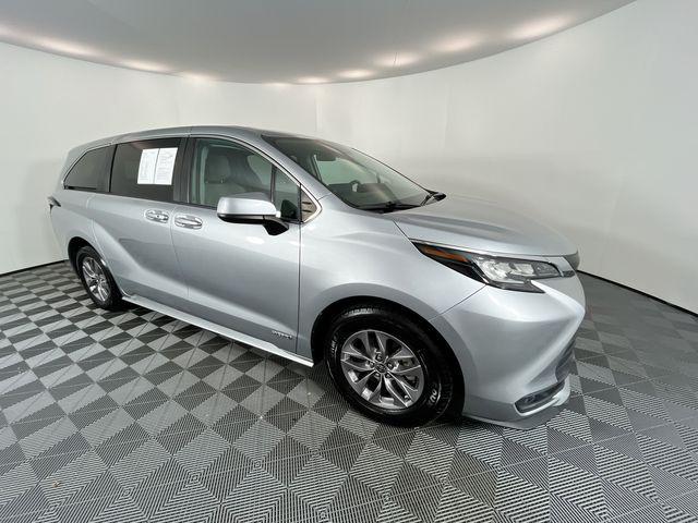 2021 Toyota Sienna LE