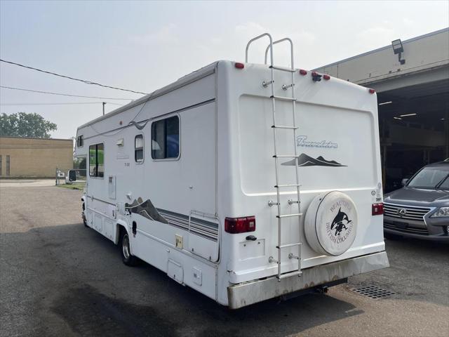 2003 Ford E-450 Cutaway E450 Cube Van 12'