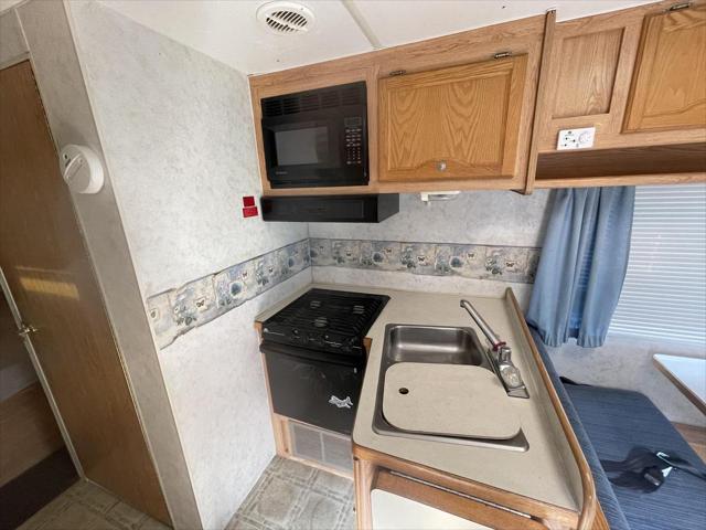 2003 Ford E-450 Cutaway E450 Cube Van 12'