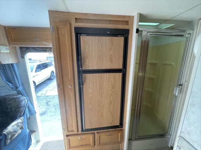 2003 Ford E-450 Cutaway E450 Cube Van 12'