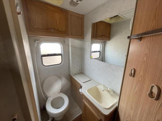 2003 Ford E-450 Cutaway E450 Cube Van 12'