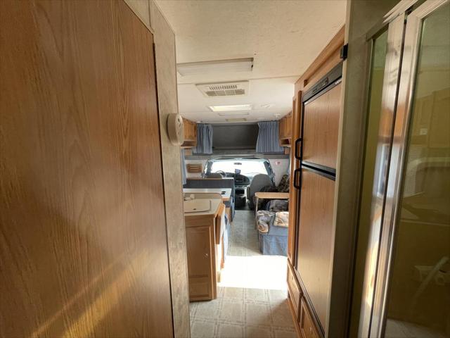 2003 Ford E-450 Cutaway E450 Cube Van 12'