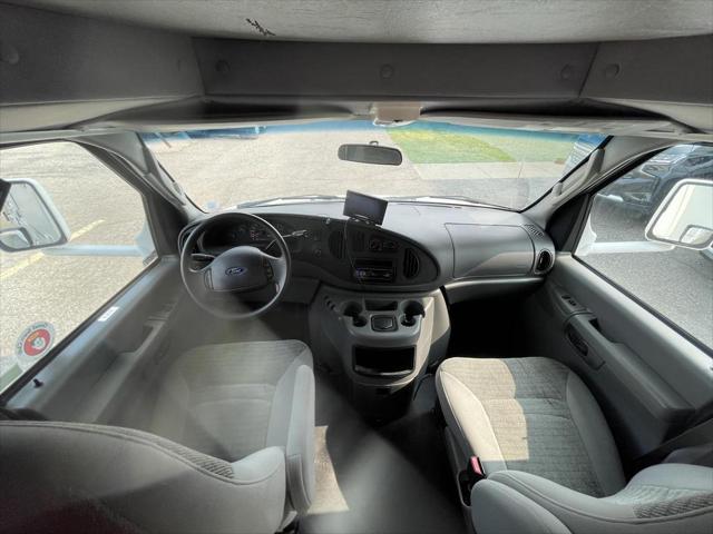 2003 Ford E-450 Cutaway E450 Cube Van 12'