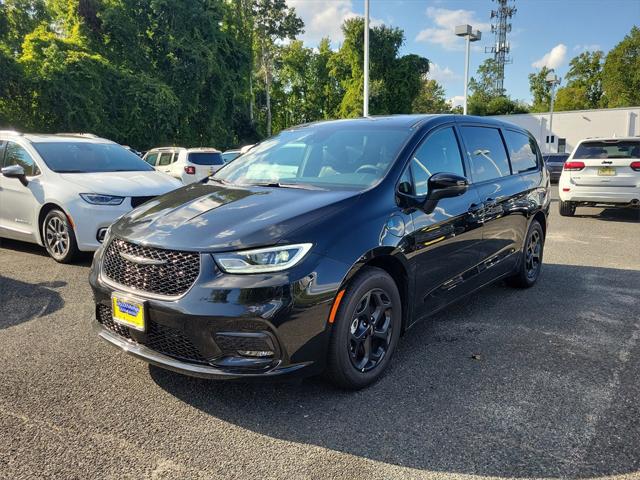 2023 Chrysler Pacifica Hybrid PACIFICA PLUG-IN HYBRID TOURING L