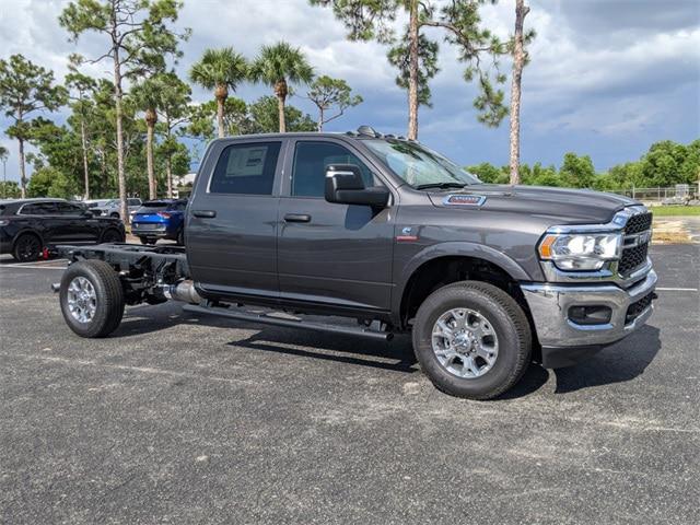 2023 RAM Ram 3500 Chassis Cab RAM 3500 TRADESMAN CREW CAB CHASSIS 4X4 60 CA