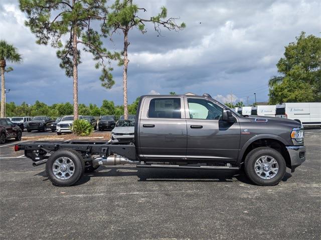 2023 RAM Ram 3500 Chassis Cab RAM 3500 TRADESMAN CREW CAB CHASSIS 4X4 60 CA