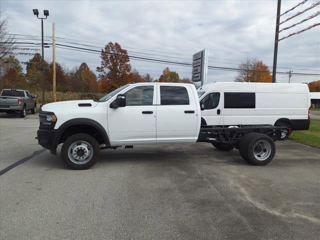 2024 RAM Ram 5500 Chassis Cab RAM 5500 TRADESMAN CHASSIS CREW CAB 4X4 60 CA