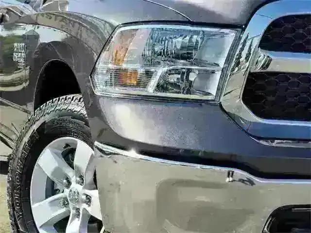 2023 RAM Ram 1500 Classic RAM 1500 CLASSIC TRADESMAN CREW CAB 4X4 57 BOX