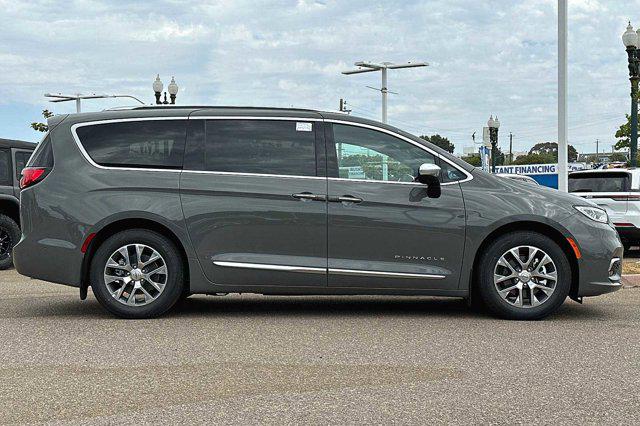 2023 Chrysler Pacifica Hybrid Pinnacle