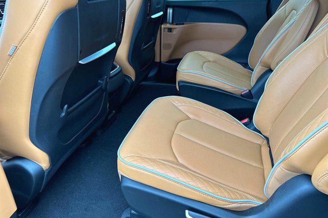 2023 Chrysler Pacifica Hybrid Pinnacle