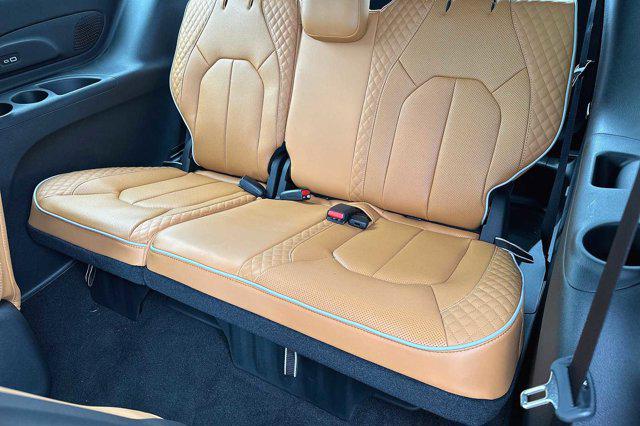 2023 Chrysler Pacifica Hybrid Pinnacle