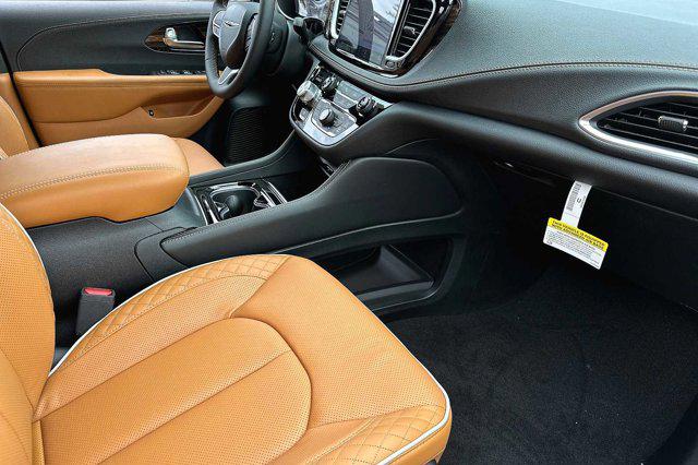 2023 Chrysler Pacifica Hybrid Pinnacle