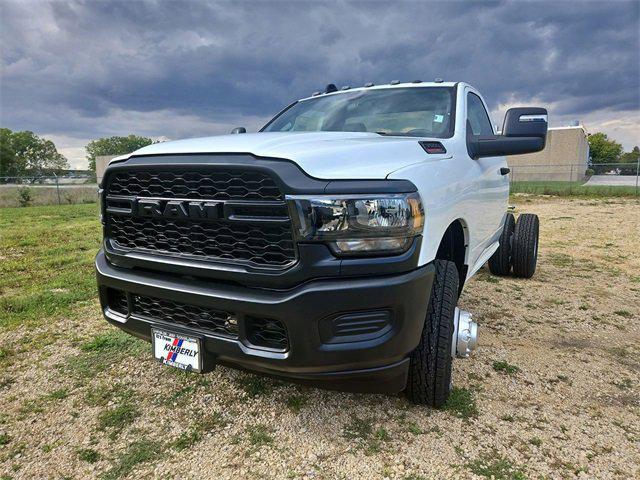 2024 RAM Ram 3500 Chassis Cab RAM 3500 TRADESMAN CHASSIS REGULAR CAB 4X4 60 CA