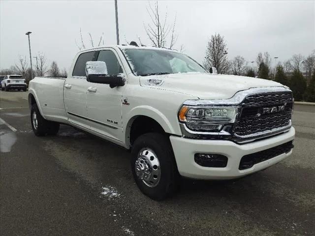 2024 RAM Ram 3500 RAM 3500 LIMITED CREW CAB 4X4 8 BOX