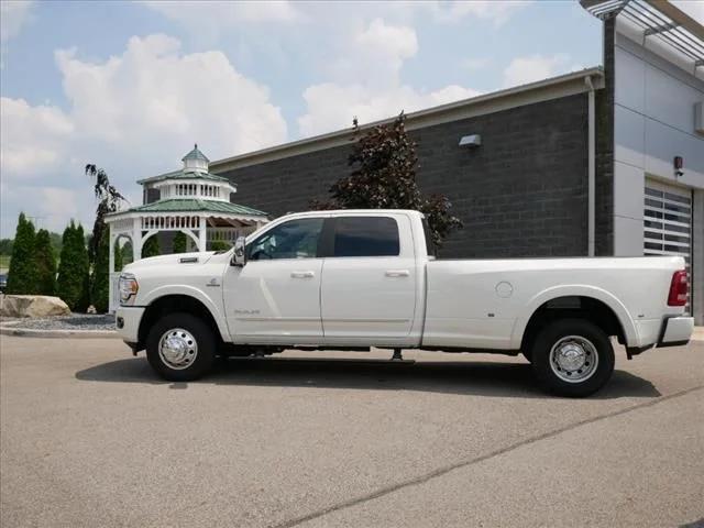 2024 RAM Ram 3500 RAM 3500 LIMITED CREW CAB 4X4 8 BOX