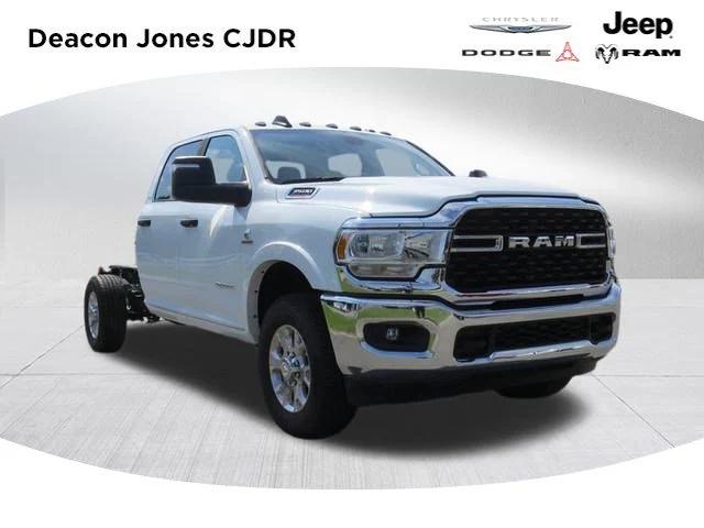 2024 RAM Ram 3500 Chassis Cab RAM 3500 SLT CREW CAB CHASSIS 4X4 60 CA
