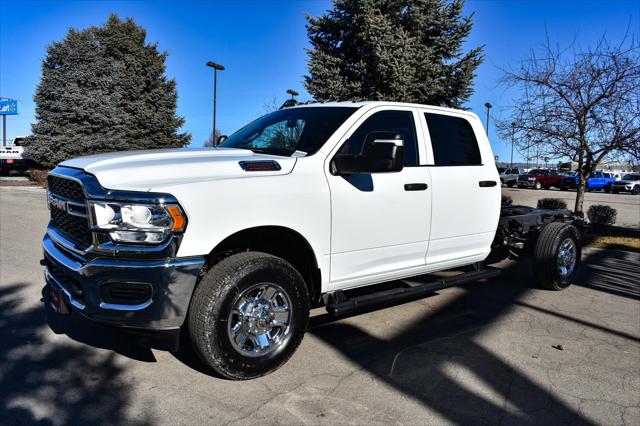 2024 RAM Ram 3500 Chassis Cab RAM 3500 TRADESMAN CREW CAB CHASSIS 4X4 60 CA