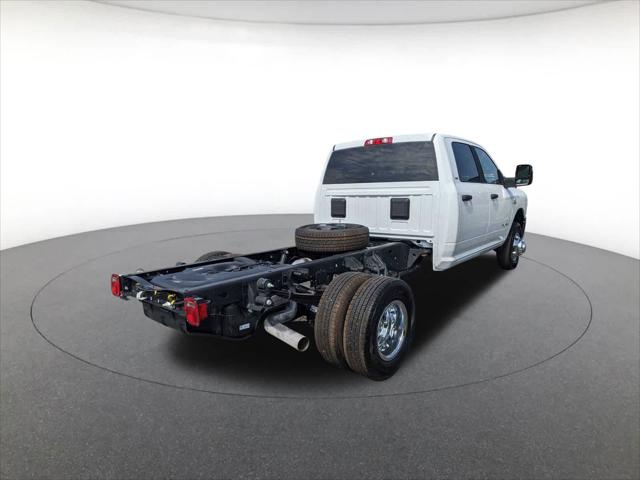 2024 RAM Ram 3500 Chassis Cab RAM 3500 SLT CREW CAB CHASSIS 4X4 60 CA