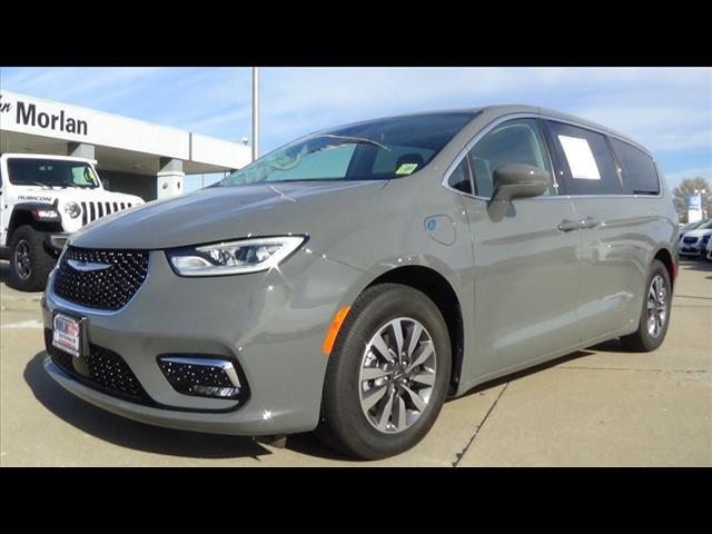 2022 Chrysler Pacifica Hybrid Touring L