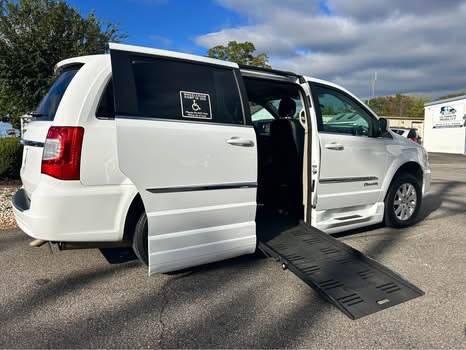 2016 Chrysler Town & Country Touring