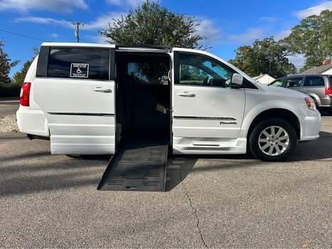 2016 Chrysler Town & Country Touring