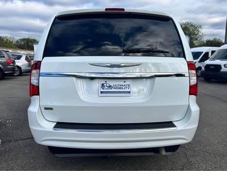 2016 Chrysler Town & Country Touring