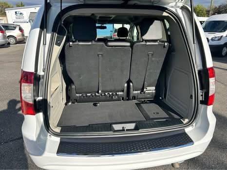 2016 Chrysler Town & Country Touring