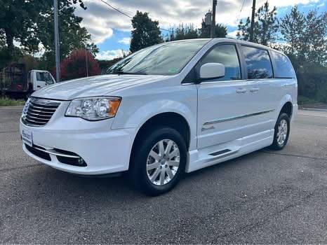 2016 Chrysler Town & Country Touring