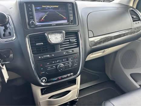 2016 Chrysler Town & Country Touring