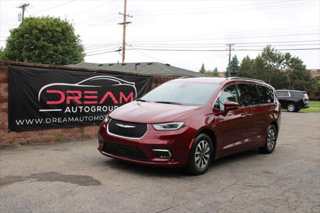 2021 Chrysler Pacifica Hybrid Touring L for sale in Shelby Township, MI