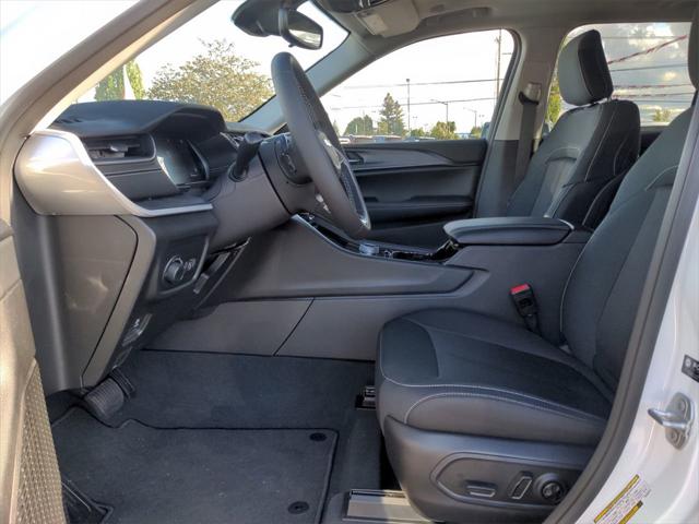 2023 Jeep Grand Cherokee GRAND CHEROKEE LAREDO 4X4