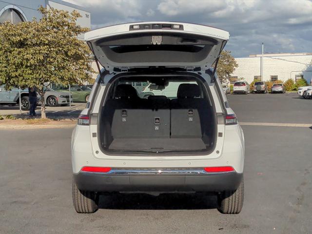 2023 Jeep Grand Cherokee GRAND CHEROKEE LAREDO 4X4
