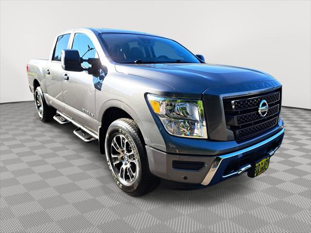 2022 Nissan TITAN Crew Cab SV 4x4