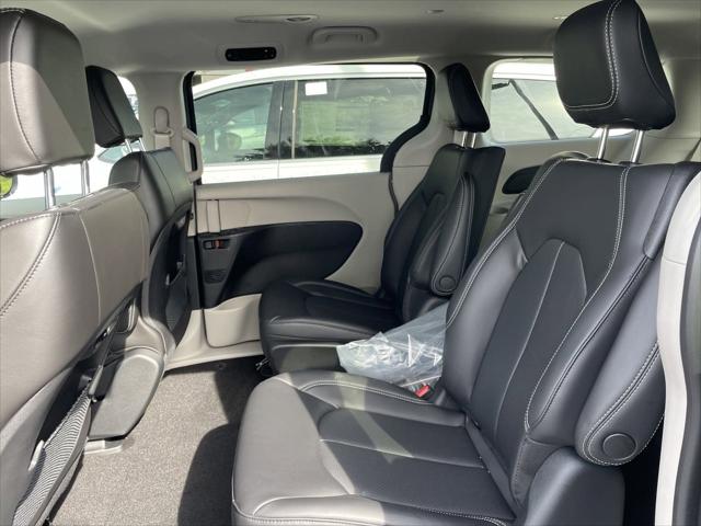 2023 Chrysler Pacifica Plug-In Hybrid PACIFICA PLUG-IN HYBRID TOURING L
