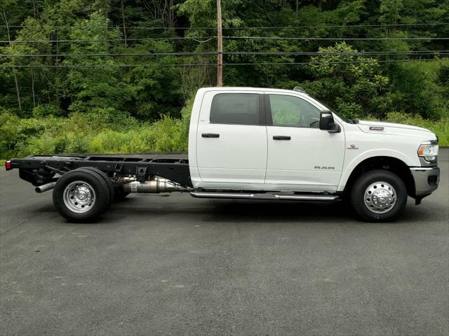 2024 RAM Ram 3500 Chassis Cab RAM 3500 SLT CREW CAB CHASSIS 4X4 60 CA