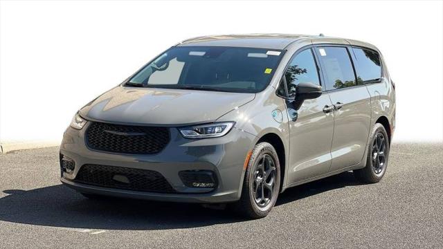 New 2023 Chrysler Pacifica Touring L FWD Specs | J.D. Power
