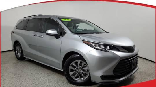 2021 Toyota Sienna LE for sale in Royal Palm Beach, FL