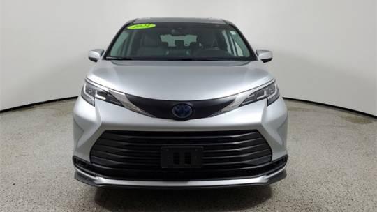 2021 Toyota Sienna LE
