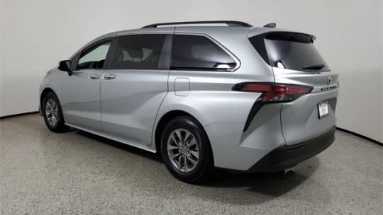2021 Toyota Sienna LE