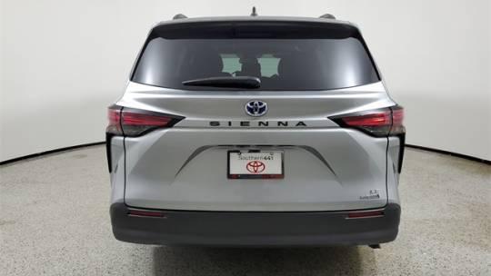 2021 Toyota Sienna LE