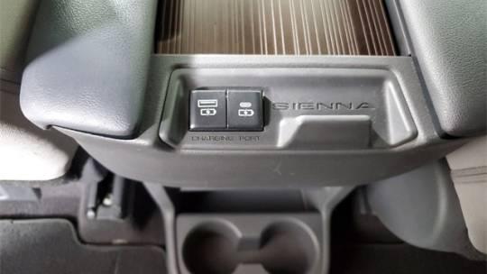2021 Toyota Sienna LE