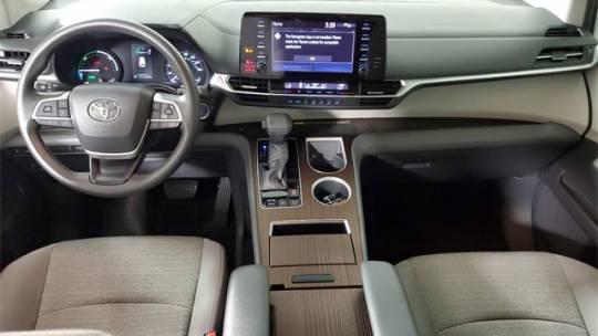 2021 Toyota Sienna LE