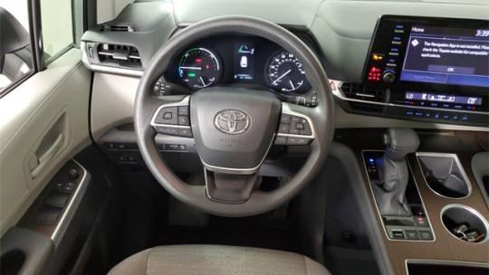 2021 Toyota Sienna LE