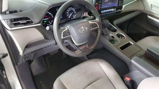 2021 Toyota Sienna LE