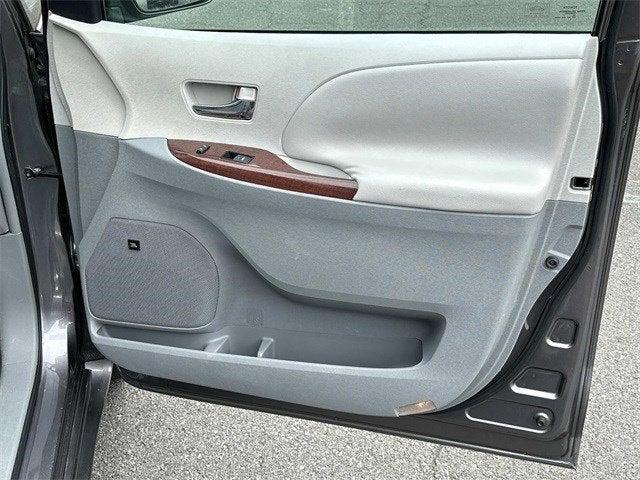 2011 Toyota Sienna XLE V6